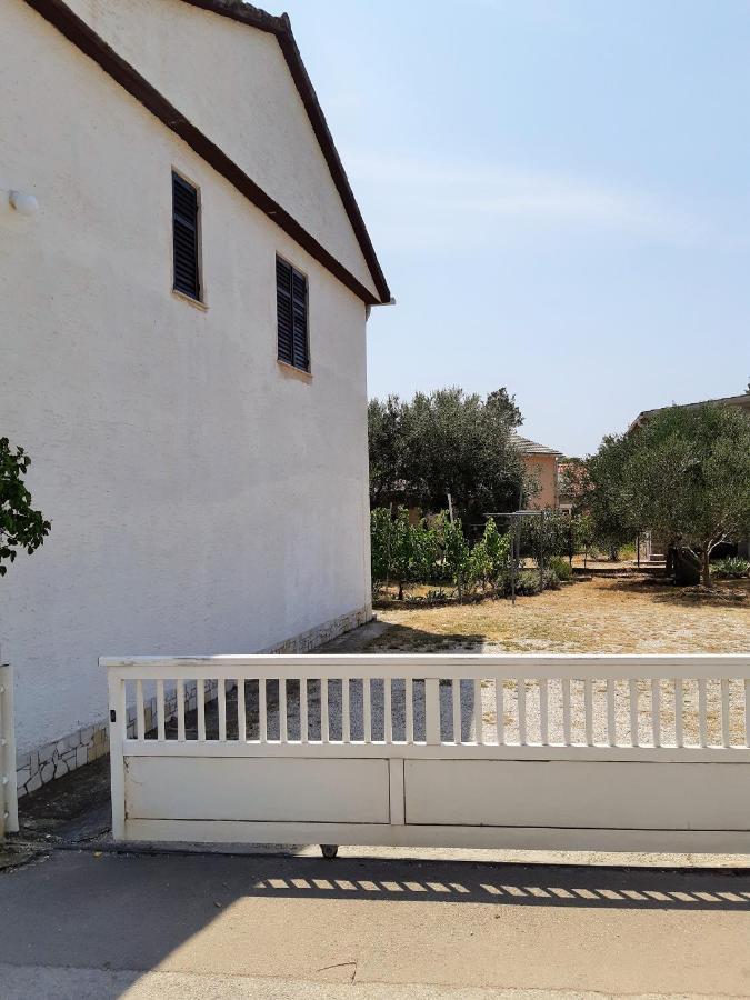Dalmatino Apartmani Vir Exterior photo